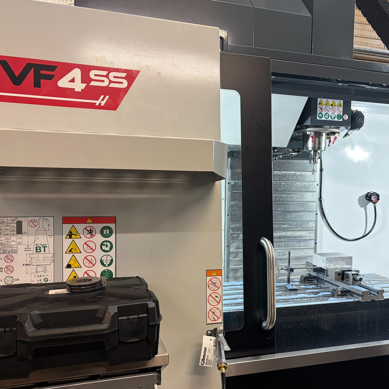 New Haas VF4SS machine with renishaw probing